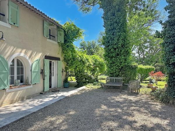 Propriété d'exception avec moulin du 19ème siècle, villa indépendante, 2 piscines sur 1,6 hectare