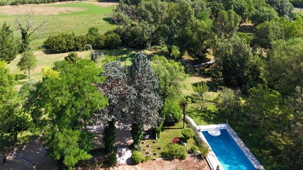 Propriété d'exception avec moulin du 19ème siècle, villa indépendante, 2 piscines sur 1,6 hectare
