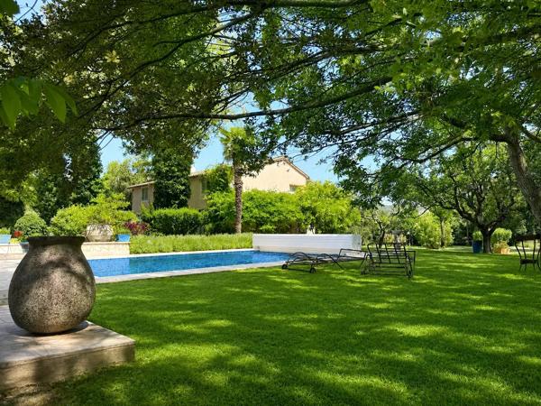 Propriété d'exception avec moulin du 19ème siècle, villa indépendante, 2 piscines sur 1,6 hectare
