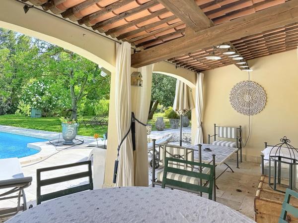 Propriété d'exception avec moulin du 19ème siècle, villa indépendante, 2 piscines sur 1,6 hectare