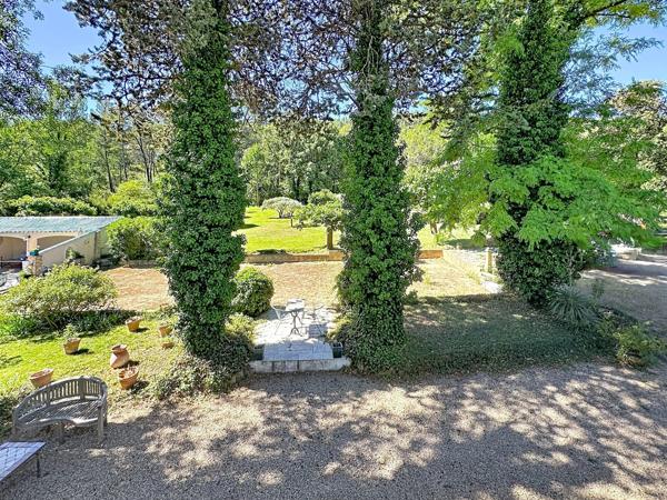 Propriété d'exception avec moulin du 19ème siècle, villa indépendante, 2 piscines sur 1,6 hectare