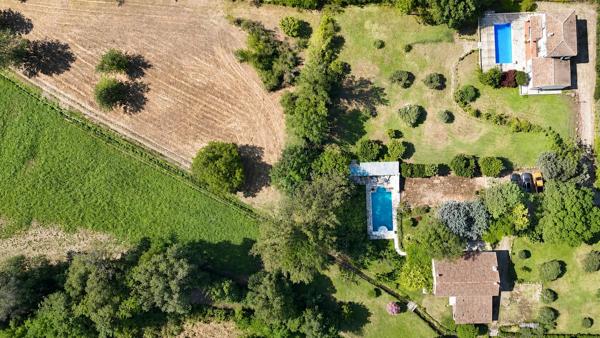 Propriété d'exception avec moulin du 19ème siècle, villa indépendante, 2 piscines sur 1,6 hectare