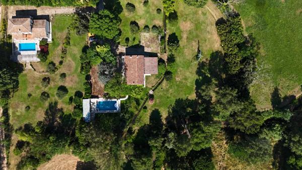 Propriété d'exception avec moulin du 19ème siècle, villa indépendante, 2 piscines sur 1,6 hectare