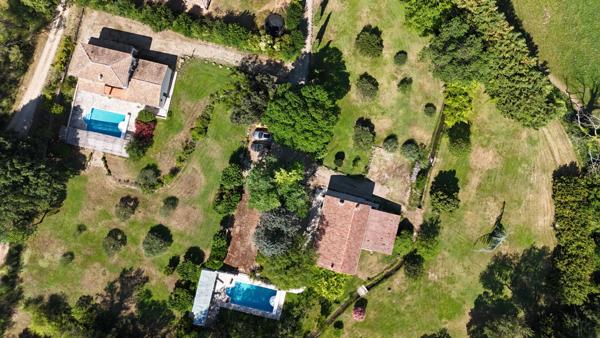 Propriété d'exception avec moulin du 19ème siècle, villa indépendante, 2 piscines sur 1,6 hectare