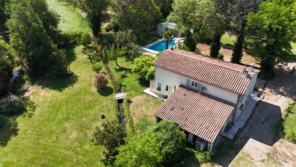 Propriété d'exception avec moulin du 19ème siècle, villa indépendante, 2 piscines sur 1,6 hectare