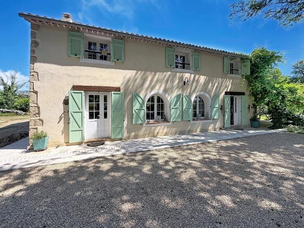 Propriété d'exception avec moulin du 19ème siècle, villa indépendante, 2 piscines sur 1,6 hectare