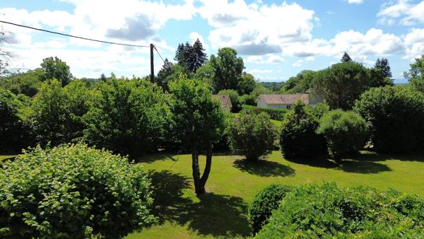 Maison de Campagne dans son écrin de verdure