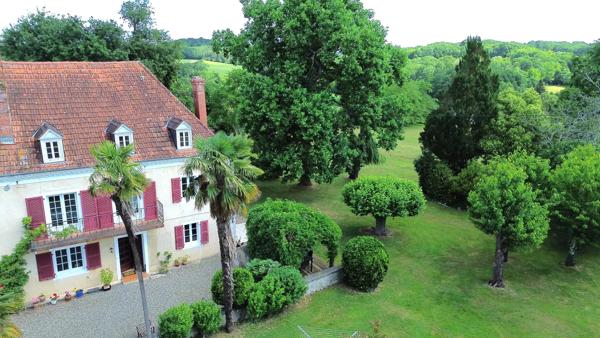 Maison de Campagne dans son écrin de verdure
