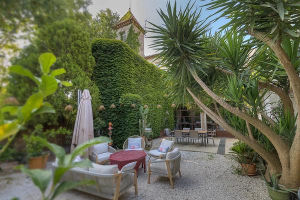 SUBLIME PROPRIETE, MAISON DE MAITRE + GITES, DOMAINE DE 11 HECTARES, NARBONNE