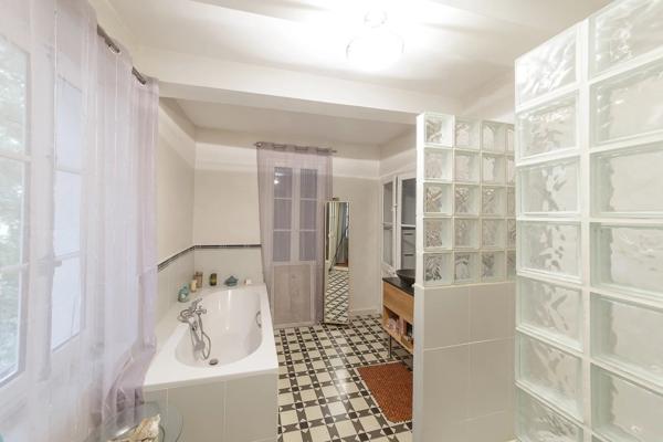 SUBLIME PROPRIETE, MAISON DE MAITRE + GITES, DOMAINE DE 11 HECTARES, NARBONNE
