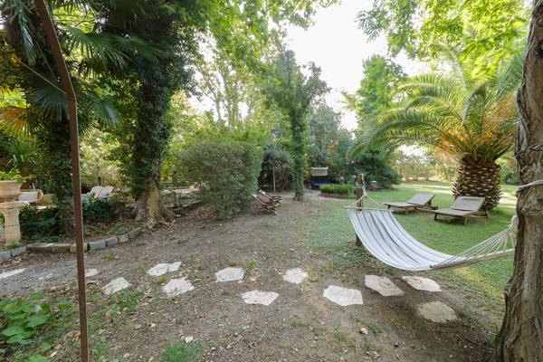 SUBLIME PROPRIETE, MAISON DE MAITRE + GITES, DOMAINE DE 11 HECTARES, NARBONNE
