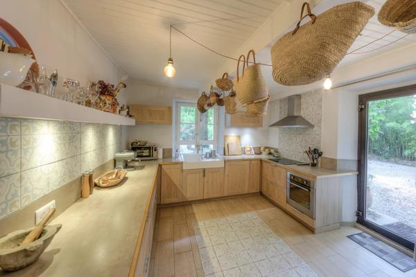 SUBLIME PROPRIETE, MAISON DE MAITRE + GITES, DOMAINE DE 11 HECTARES, NARBONNE