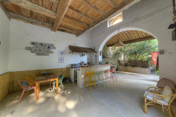 SUBLIME PROPRIETE, MAISON DE MAITRE + GITES, DOMAINE DE 11 HECTARES, NARBONNE