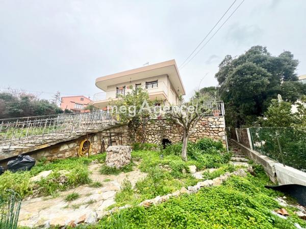 Maison à TOULON, 83200 - 10 pièces 220m²