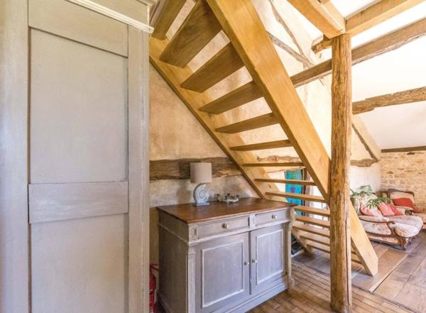 Maison en pierres avec grange attenante