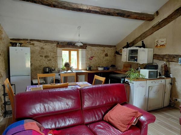 Maison en pierres avec grange attenante