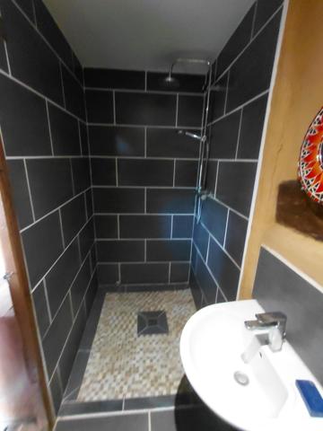 Maison en pierres avec grange attenante