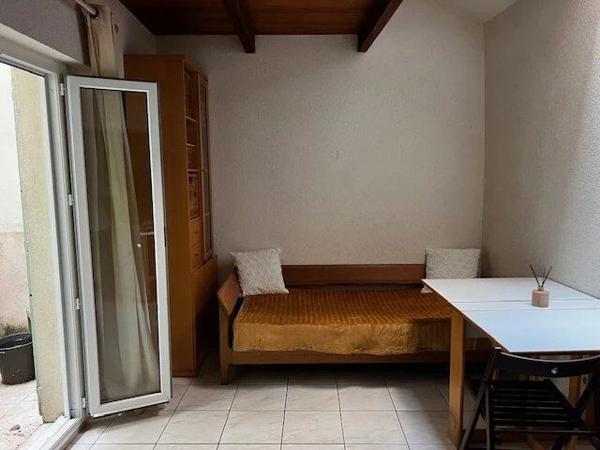 Vente                                                      Appartement
                        
                     1 pièces                      20 m2                     à Lodève