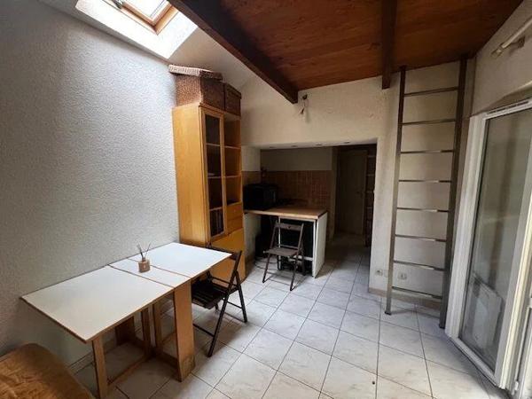 Vente                                                      Appartement
                        
                     1 pièces                      20 m2                     à Lodève