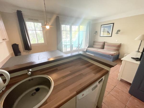Appartement
         2 pièces
        - 36 m² 182 000 € *