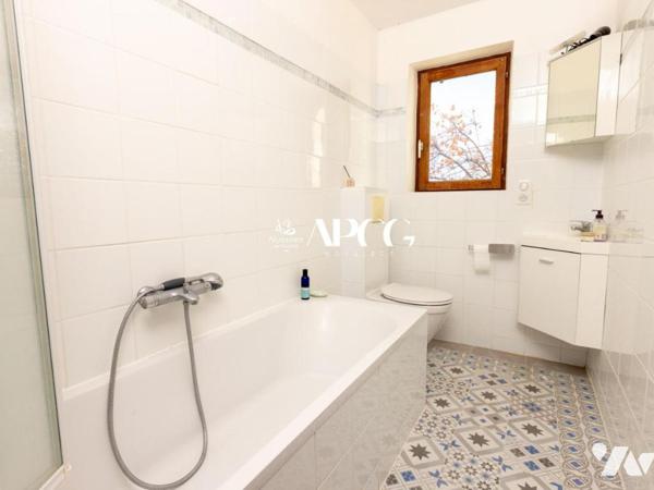 MAS EN PIERRES AVEC DEPENDANCES PISCINE TERRES AGRICOLES VENTEROL