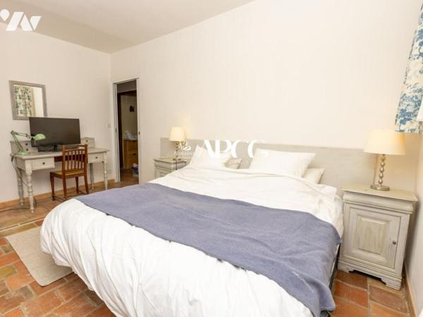 MAS EN PIERRES AVEC DEPENDANCES PISCINE TERRES AGRICOLES VENTEROL