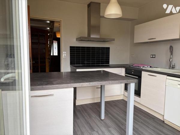 MAISON D'HABITATION EN BON ÉTAT située proche Commerces? Ecoles, Lycées, et centres médicaux