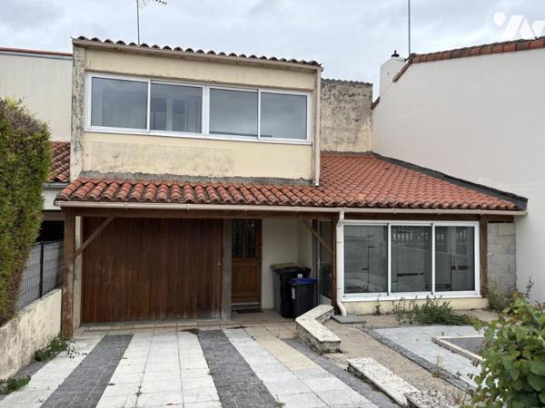 MAISON D'HABITATION EN BON ÉTAT située proche Commerces? Ecoles, Lycées, et centres médicaux