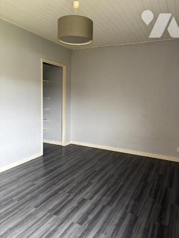 MAISON D'HABITATION EN BON ÉTAT située proche Commerces? Ecoles, Lycées, et centres médicaux