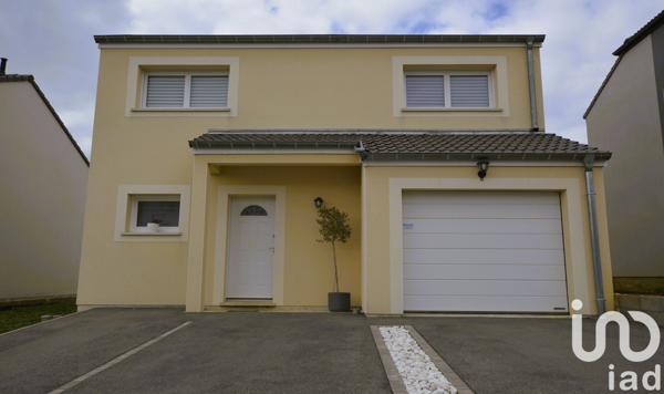 Pavillon 6 pièces de 100 m² à Sainte-Marie-aux-Chênes (57255)