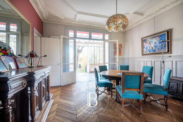Courbevoie, Hôtel particulier 7 Chambres -  286 m² à vendre