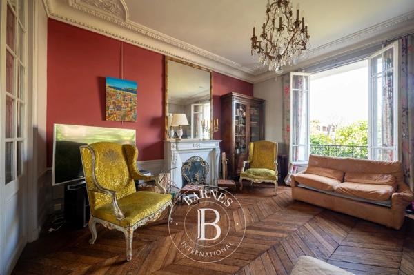 Courbevoie, Hôtel particulier 7 Chambres -  286 m² à vendre