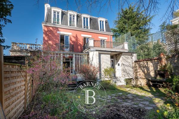 Courbevoie, Hôtel particulier 7 Chambres -  286 m² à vendre