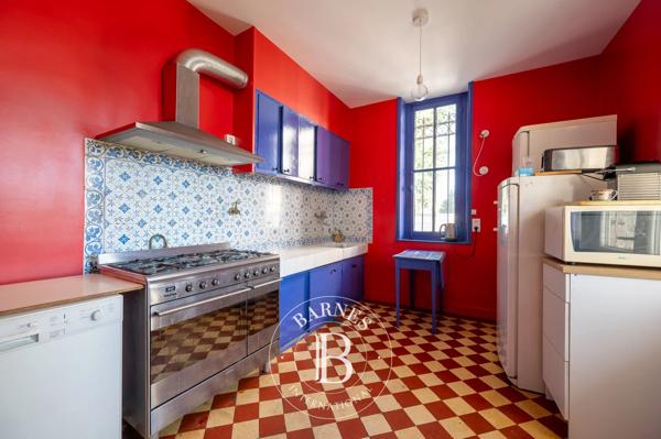 Courbevoie, Hôtel particulier 7 Chambres -  286 m² à vendre