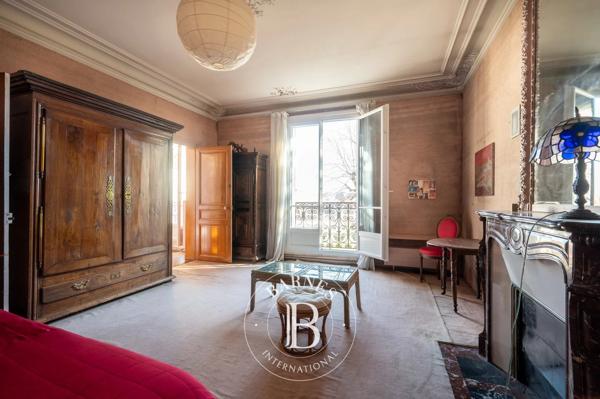 Courbevoie, Hôtel particulier 7 Chambres -  286 m² à vendre