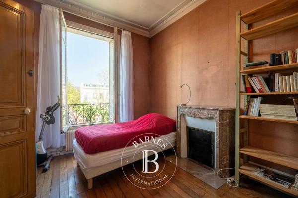 Courbevoie, Hôtel particulier 7 Chambres -  286 m² à vendre