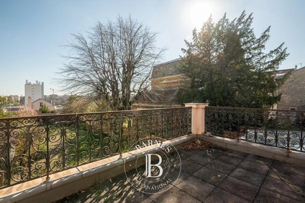 Courbevoie, Hôtel particulier 7 Chambres -  286 m² à vendre