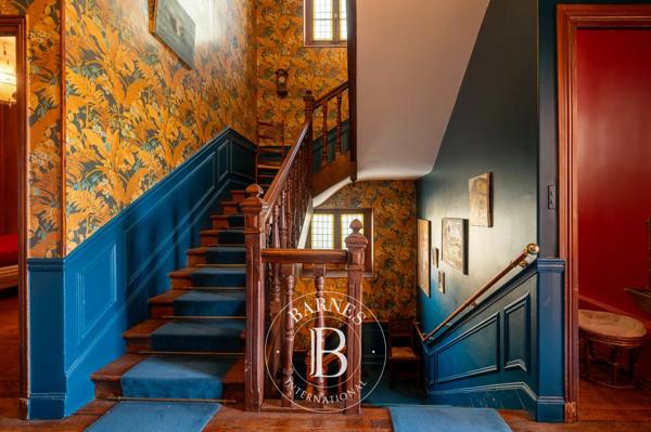 Courbevoie, Hôtel particulier 7 Chambres -  286 m² à vendre