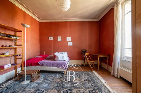 Courbevoie, Hôtel particulier 7 Chambres -  286 m² à vendre
