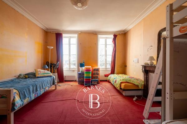 Courbevoie, Hôtel particulier 7 Chambres -  286 m² à vendre
