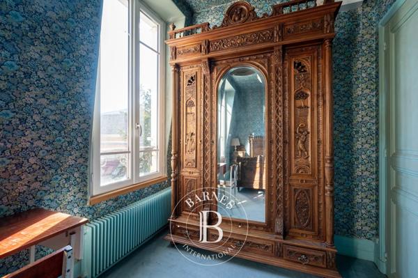 Courbevoie, Hôtel particulier 7 Chambres -  286 m² à vendre