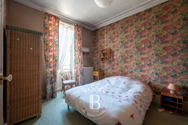 Courbevoie, Hôtel particulier 7 Chambres -  286 m² à vendre