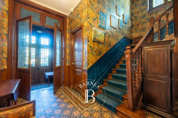 Courbevoie, Hôtel particulier 7 Chambres -  286 m² à vendre