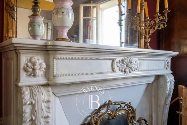 Courbevoie, Hôtel particulier 7 Chambres -  286 m² à vendre