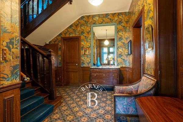 Courbevoie, Hôtel particulier 7 Chambres -  286 m² à vendre