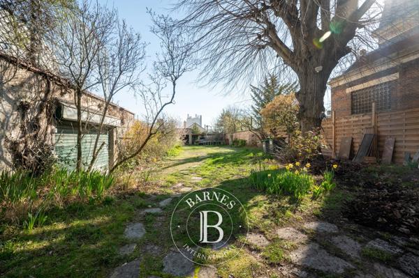 Courbevoie, Hôtel particulier 7 Chambres -  286 m² à vendre