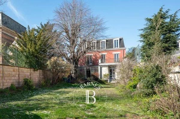 Courbevoie, Hôtel particulier 7 Chambres -  286 m² à vendre