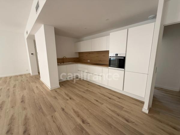 Appartement refait à neuf avec parking et ascenseur