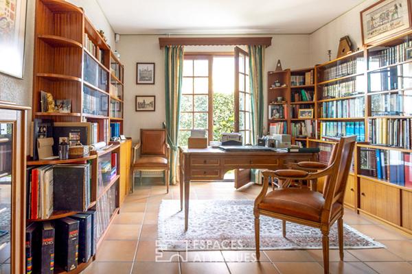 Vue et accès mer pour cette propriété familiale aux volumes généreux