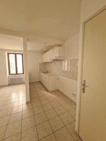 LIMOUX PROCHE CENTRE VILLE, APPT T2 DE PLAIN PIED AVEC TERRASSE